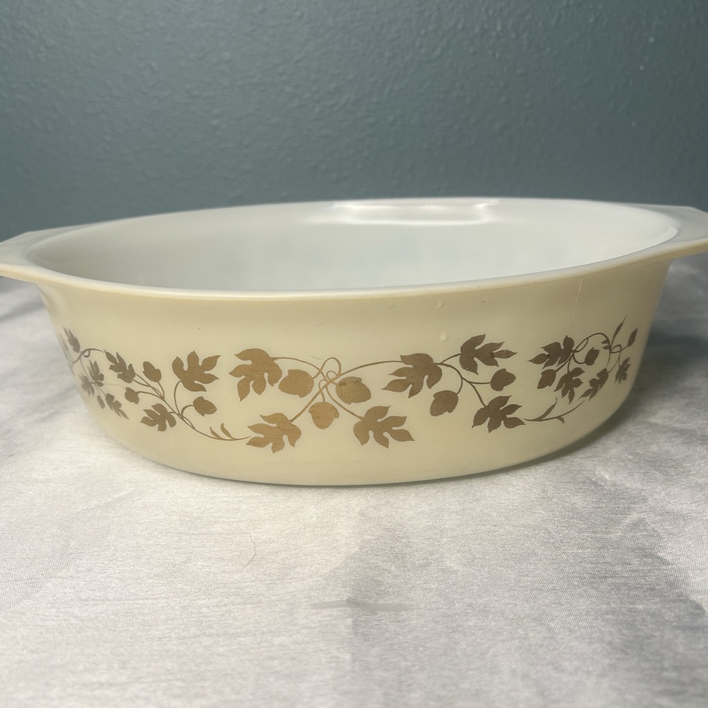 Vintage PYREX Oval Casserole Dish GOLDEN ACORN No Lid #045 2-1/2 qt Beige